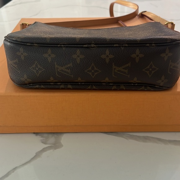 Louis Vuitton Mabillon Crossbody - Picture 6 of 11